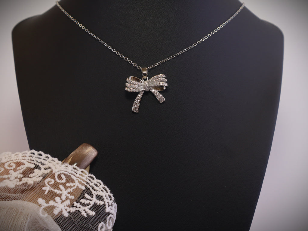 Lumi Bow Necklace